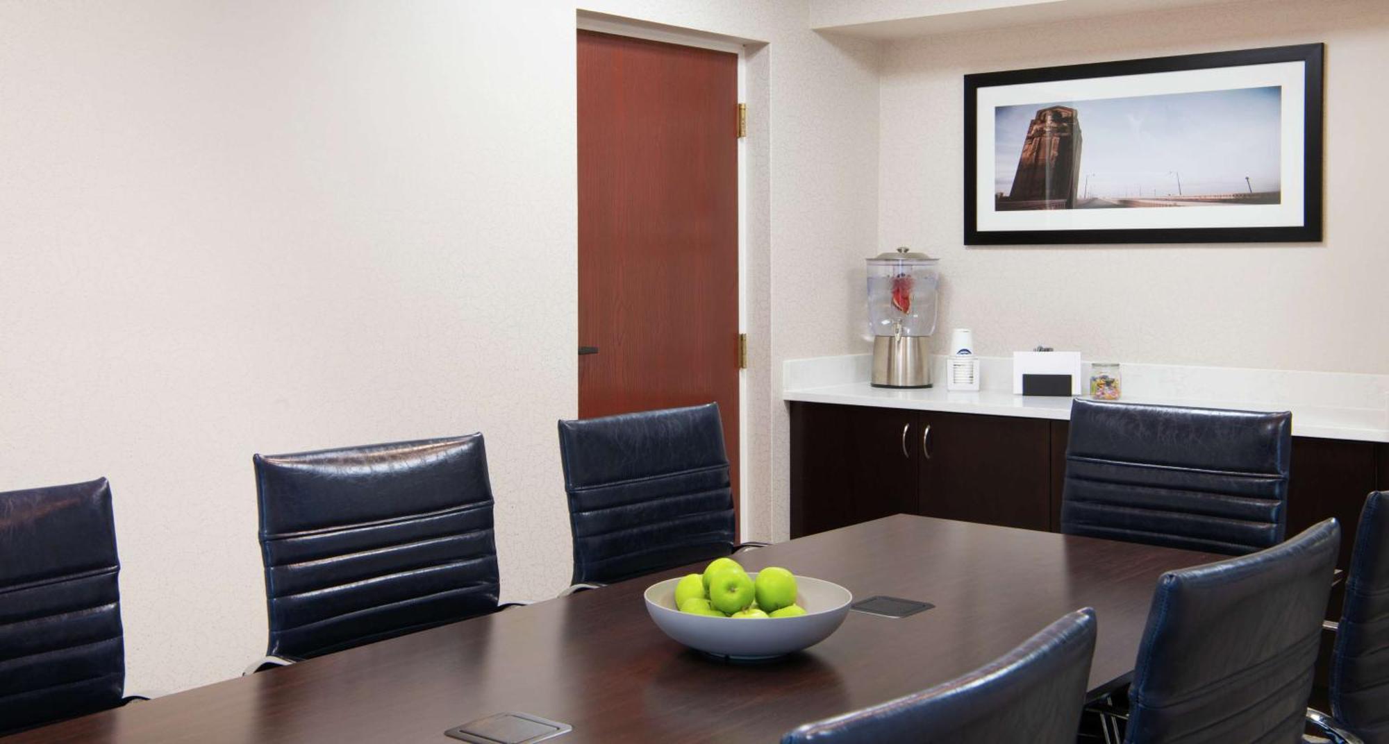Hampton Inn Cleveland-Solon Экстерьер фото