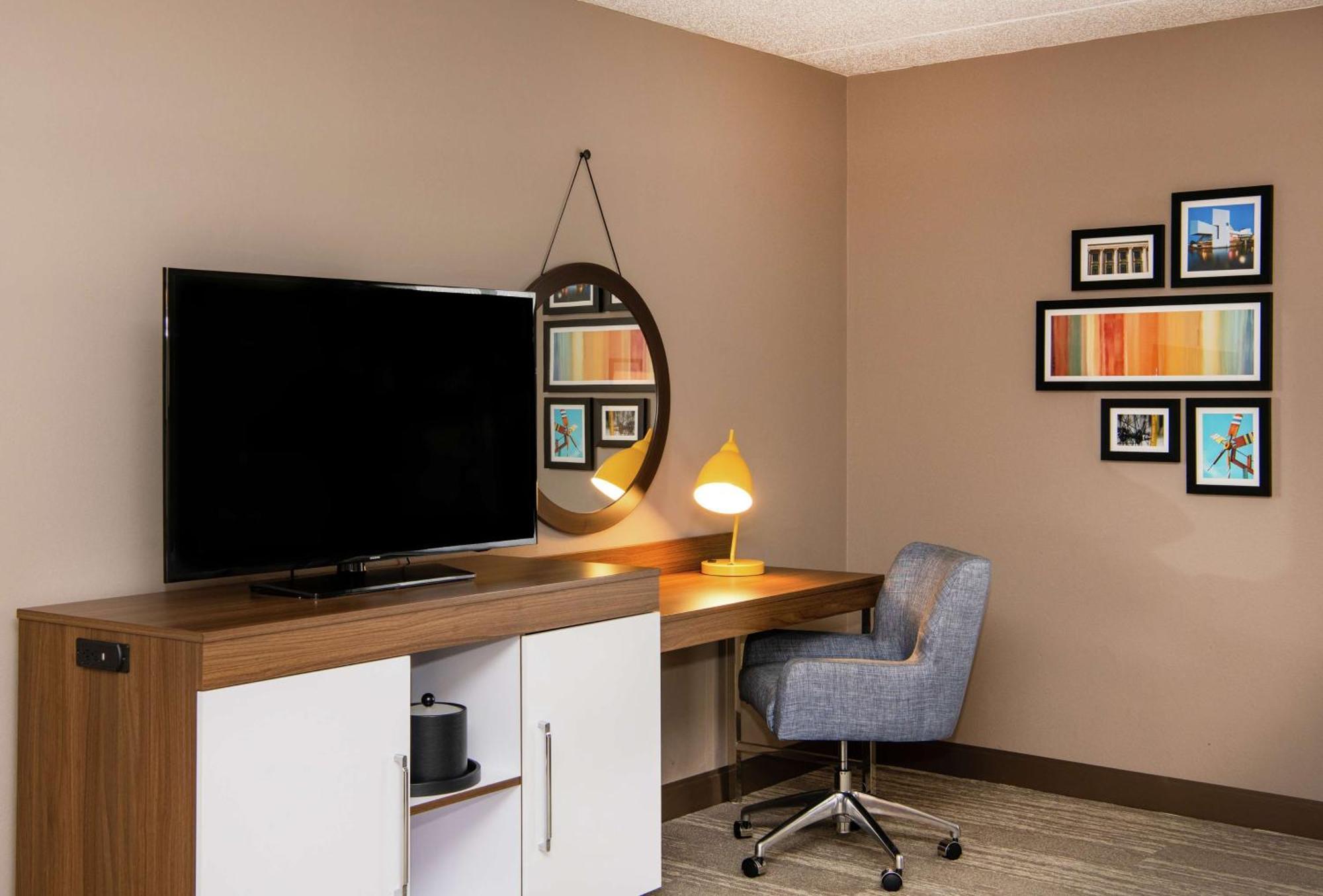 Hampton Inn Cleveland-Solon Экстерьер фото