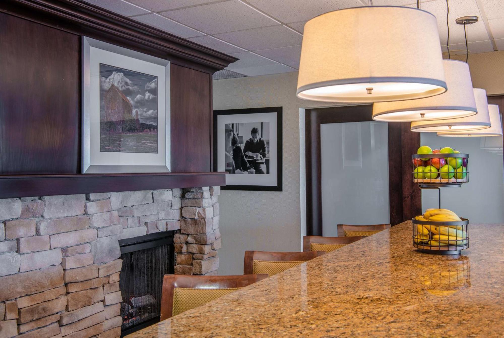 Hampton Inn Cleveland-Solon Экстерьер фото