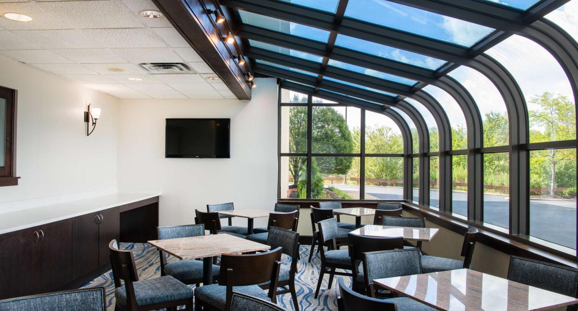 Hampton Inn Cleveland-Solon Экстерьер фото